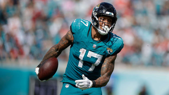JACKSONVILLE, FL - SEPTEMBER 17: Jacksonville Jaguars tight end Evan Engram (17) runs with the ball during the game between the Kansas City Chiefs and the Jacksonville Jaguars on September 17, 2023 at EverBank Stadium in Jacksonville, Fl. 