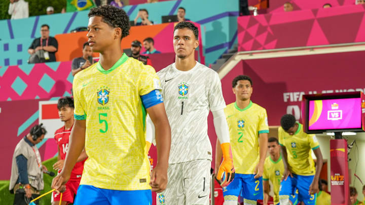 João Pedro, goleiro do Santos, defendeu 3 penalidades