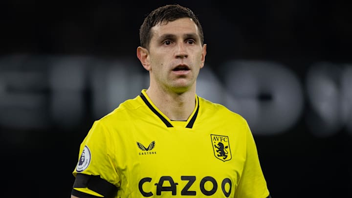  Emiliano Martinez a été critiqué par son entraîneur Unai Emery. 