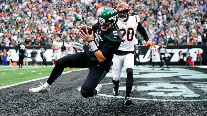 Making his first NFL start, New York Jets quarterback Mike White threw for 405 yards and three touchdowns and caught a pass for a two-point conversion in a 34-31 comeback win over the Cincinnati Bengals.
Usp Nfl Cincinnati Bengals At New York Jets S Fbn Nyj Cin Usa Nj Making his first NFL start, New York Jets quarterback Mike White threw for 405 yards and three touchdowns and caught a pass for a two-point conversion in a 34-31 comeback win over the Cincinnati Bengals.
Usp Nfl Cincinnati Bengals At New York Jets S Fbn Nyj Cin Usa Nj