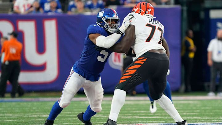 New York Giants defensive end Kayvon Thibodeaux (5) goes up against Cincinnati Bengals guard Hakeem