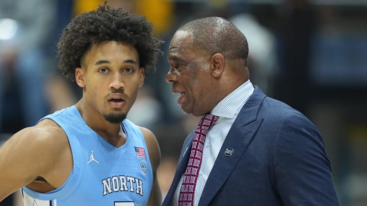 North Carolina Tar Heels head coach Hubert Davis (right) talks with guard Seth Trimble (7)
