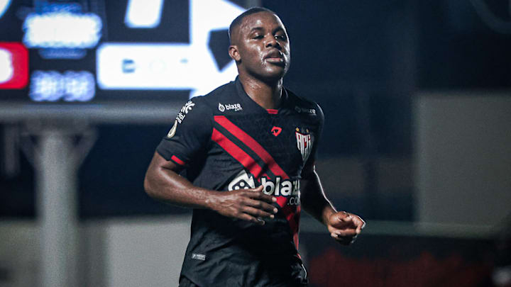 Joel Campbell estará em campo pelo Atlético-GO