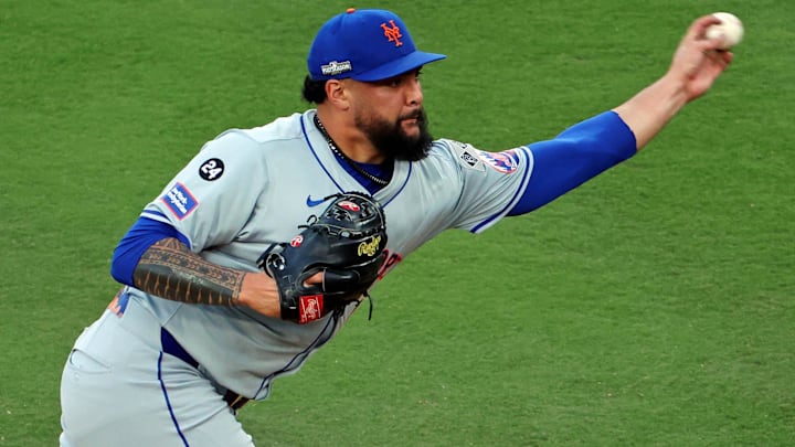 Oct 20, 2024; Los Angeles, California, USA; New York Mets pitcher Sean Manaea (59) pitches during the second inning against the Los Angeles Dodgers during game six of the NLCS for the 2024 MLB playoffs at Dodger Stadium. Mandatory Credit: Kiyoshi Mio-Imagn Images