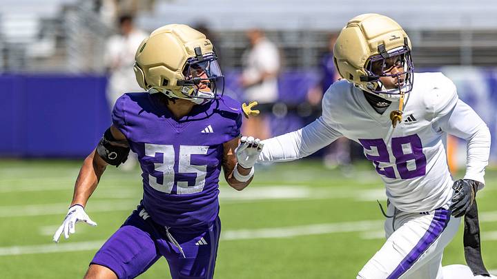 Ksani Jiles (28) covers wide receiver Jace Burton Ksani Jiles (28) covers wide receiver Jace Burton