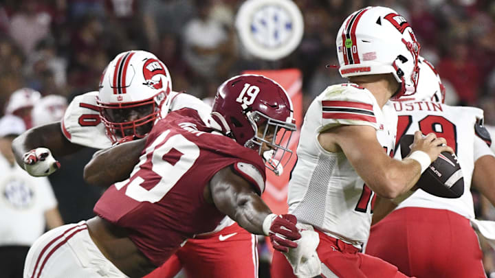 Aug 31, 2024; Tuscaloosa, Alabama, USA;  Alabama Crimson Tide linebacker Keanu Koht (19) pressures Western Kentucky Hilltoppers quarterback Caden Veltkamp (10) at Bryant-Denny Stadium during the game between the Alabama Crimson Tide and the Western Kentucky Hilltoppers. Alabama defeated Western Kentucky 63-0. 