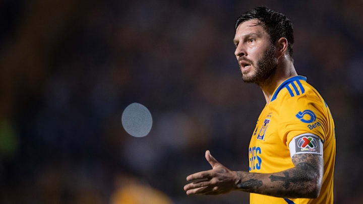Gignac taquine un enfant portant le maillot du PSG 