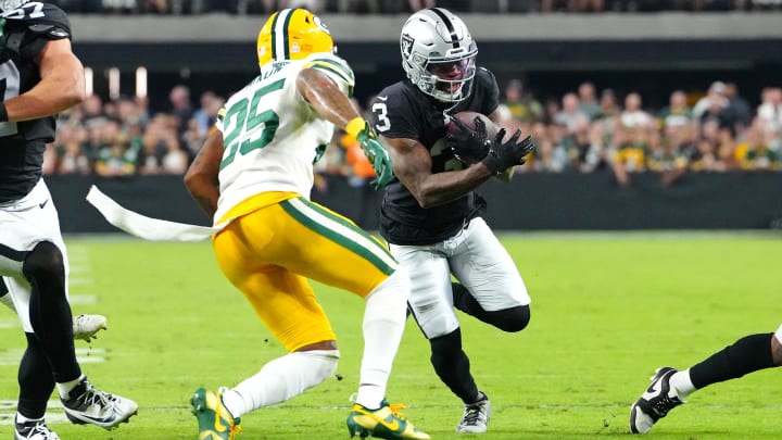 DeAndre Carter picks up yards after a reception against Green Bay last year. The Bears have brought him back to Chicago as receiver depth and return man.