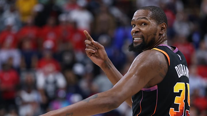 Phoenix Suns v Los Angeles Clippers