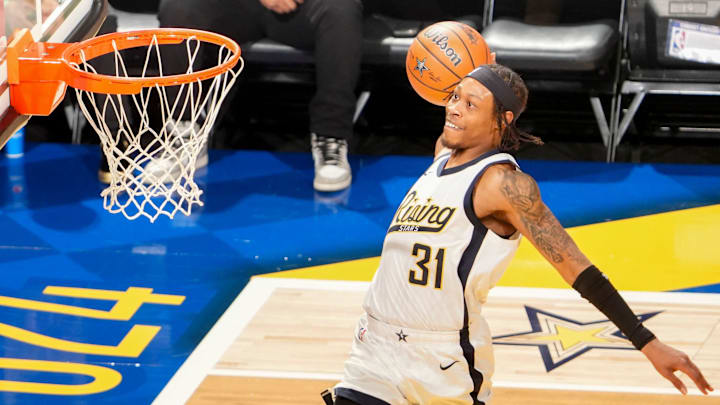 Team Detlef guard Alondes Williams (31) of the Sioux Falls Skyforce goes up at the net Friday, Feb.