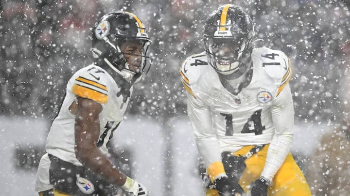 Pittsburgh Steelers v Cleveland Browns
