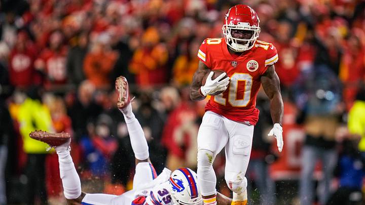 Jan 23, 2022; Kansas City, Missouri, USA; Kansas City Chiefs wide receiver Tyreek Hill (10) runs the ball for a touchdown past Buffalo Bills cornerback Levi Wallace (39) during the second half in a AFC Divisional playoff football game at GEHA Field at Arrowhead Stadium. Mandatory Credit: Jay Biggerstaff-USA TODAY Sports Jan 23, 2022; Kansas City, Missouri, USA; Kansas City Chiefs wide receiver Tyreek Hill (10) runs the ball for a touchdown past Buffalo Bills cornerback Levi Wallace (39) during the second half in a AFC Divisional playoff football game at GEHA Field at Arrowhead Stadium. Mandatory Credit: Jay Biggerstaff-USA TODAY Sports