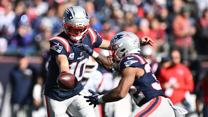 Oct 26, 2025; Foxborough, Massachusetts, USA; New England Patriots quarterback Drake Maye (10) hands off the ball to running back Treveyon Henderson (32) during the first half against the Cleveland Browns at Gillette Stadium. Mandatory Credit: Brian Fluharty-Imagn Images Oct 26, 2025; Foxborough, Massachusetts, USA; New England Patriots quarterback Drake Maye (10) hands off the ball to running back Treveyon Henderson (32) during the first half against the Cleveland Browns at Gillette Stadium. Mandatory Credit: Brian Fluharty-Imagn Images