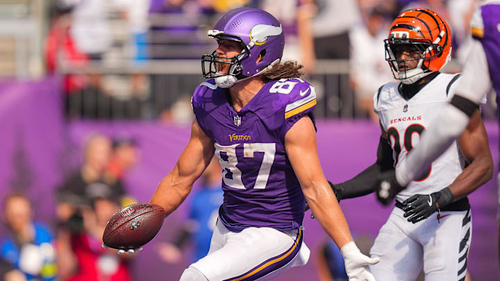 Sep 21, 2025; Minneapolis, Minnesota, USA; Minnesota Vikings tight end TJ. Hockenson (87) catches a touchdown pass against the Cincinnati Bengals during the second half at U.S. Bank Stadium. Sep 21, 2025; Minneapolis, Minnesota, USA; Minnesota Vikings tight end TJ. Hockenson (87) catches a touchdown pass against the Cincinnati Bengals during the second half at U.S. Bank Stadium.