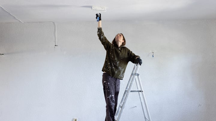 This painting hack could have helped keep her clothes splatter-free.
