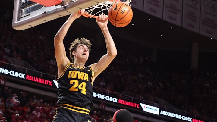 Iowa Hawkeyes guard Tate Sage (24)