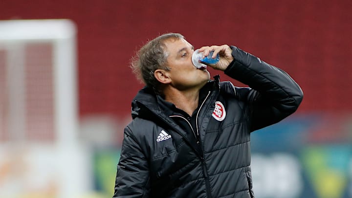 Treinador viu o Colorado somar apenas nove dos últimos 33 pontos disputados