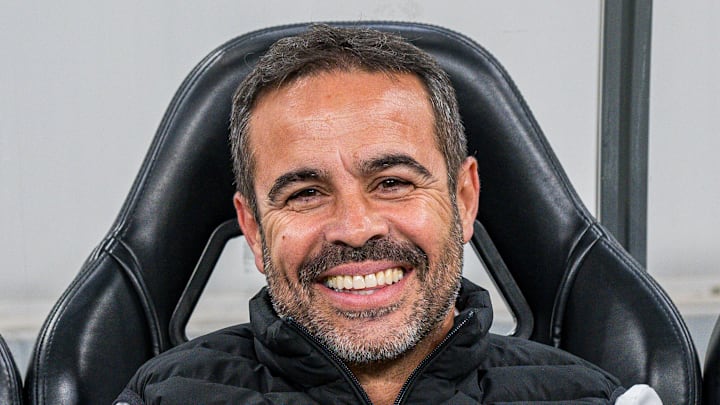 Português tem 54 anos de idade