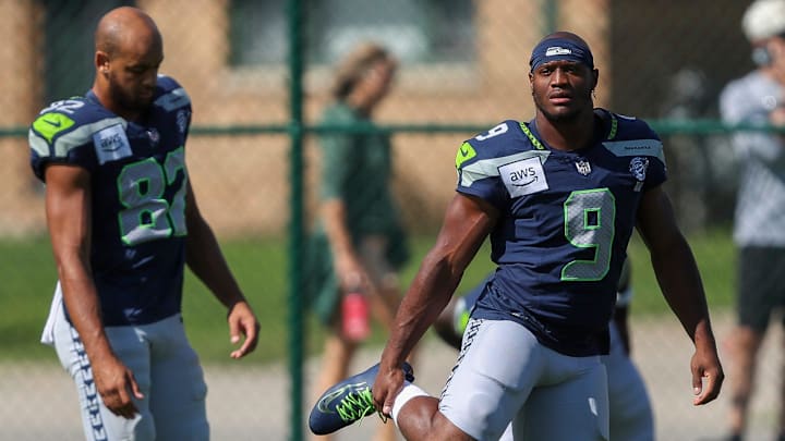 Seattle Seahawks running back Kenneth Walker III (9) stretches during a joint practice with the Green Bay Packers on Thursday, August 21, 2025, at Clarke Hinkle Field in Ashwaubenon, Wis. Seattle Seahawks running back Kenneth Walker III (9) stretches during a joint practice with the Green Bay Packers on Thursday, August 21, 2025, at Clarke Hinkle Field in Ashwaubenon, Wis.