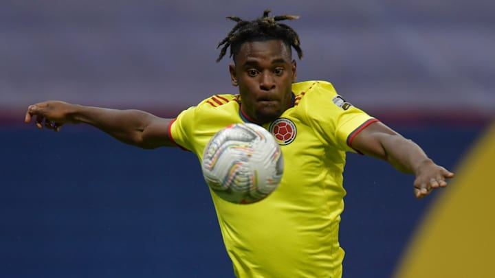 Zapata arrancaría como titular ante Brasil Zapata arrancaría como titular ante Brasil