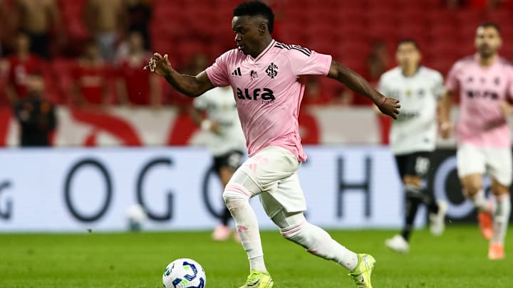 Atacante deve voltar a ser titular