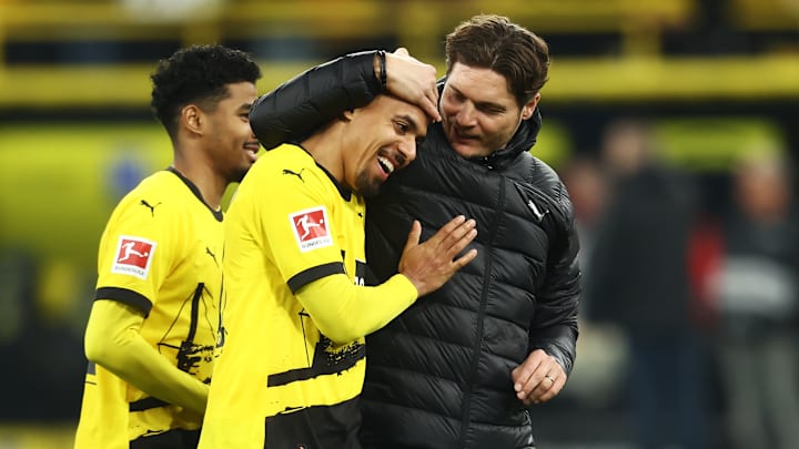 Donyell Malen im Arm von Edin Terzic