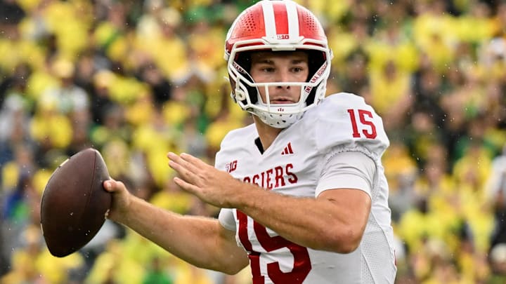 Oct 11, 2025; Eugene, Oregon, USA; Indiana Hoosiers quarterback Fernando Mendoza (15) prepares to throw the ball against the Oregon Ducks during the fourth quarter at Autzen Stadium. Mandatory Credit: Troy Wayrynen-Imagn Images Oct 11, 2025; Eugene, Oregon, USA; Indiana Hoosiers quarterback Fernando Mendoza (15) prepares to throw the ball against the Oregon Ducks during the fourth quarter at Autzen Stadium. Mandatory Credit: Troy Wayrynen-Imagn Images