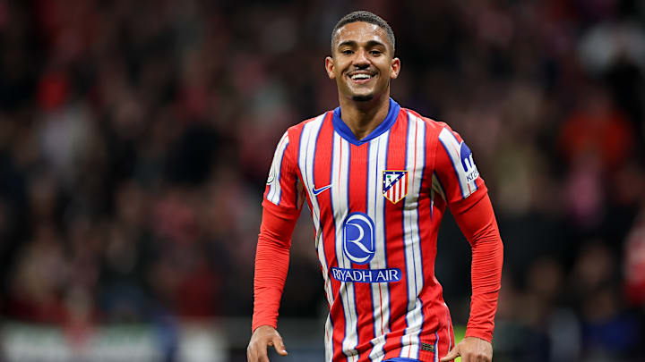 Samuel Lino está próximo de assinar acordo com o Flamengo