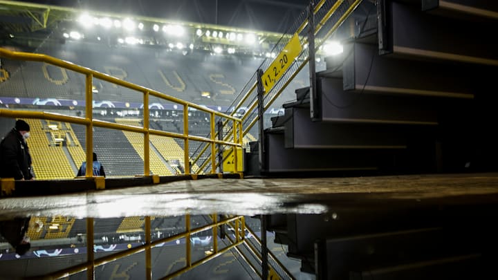 Wie hier in Dortmund werden die Tribünen der Bundesliga am Anfang des Jahres erst mal leer bleiben.