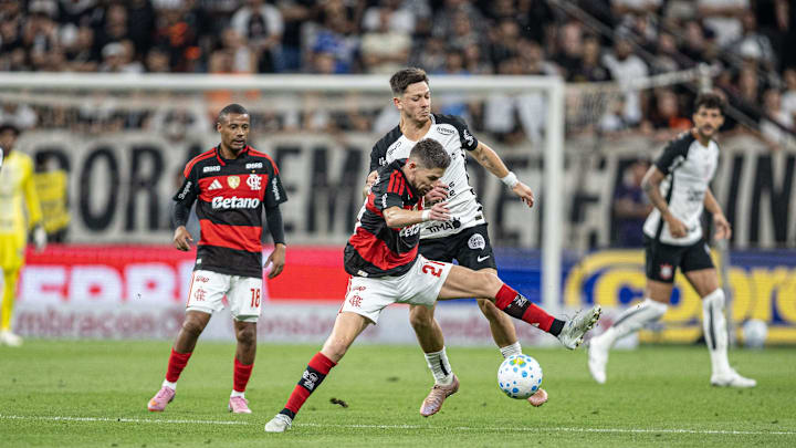 Corinthians e Flamengo empatam em jogo com polêmicas pelo Brasileirão