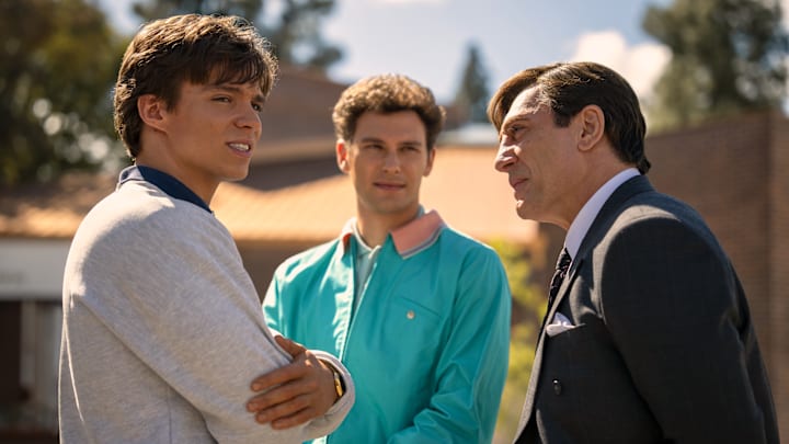 Monsters: The Lyle And Erik Menendez Story. (L to R) Nicholas Chavez as Lyle Menendez, Cooper Koch as Erik Menendez, Javier Bardem as Jose Menendez in episode 206 of Monsters: The Lyle And Erik Menendez Story. Cr. Miles Crist/Netflix © 2024