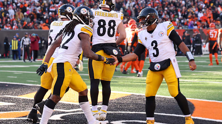 Steelers running back Najee Harris (left) and quarterback Russell Wilson (right) lead Pittsburgh into an important game against the Bengals in Week 18. 