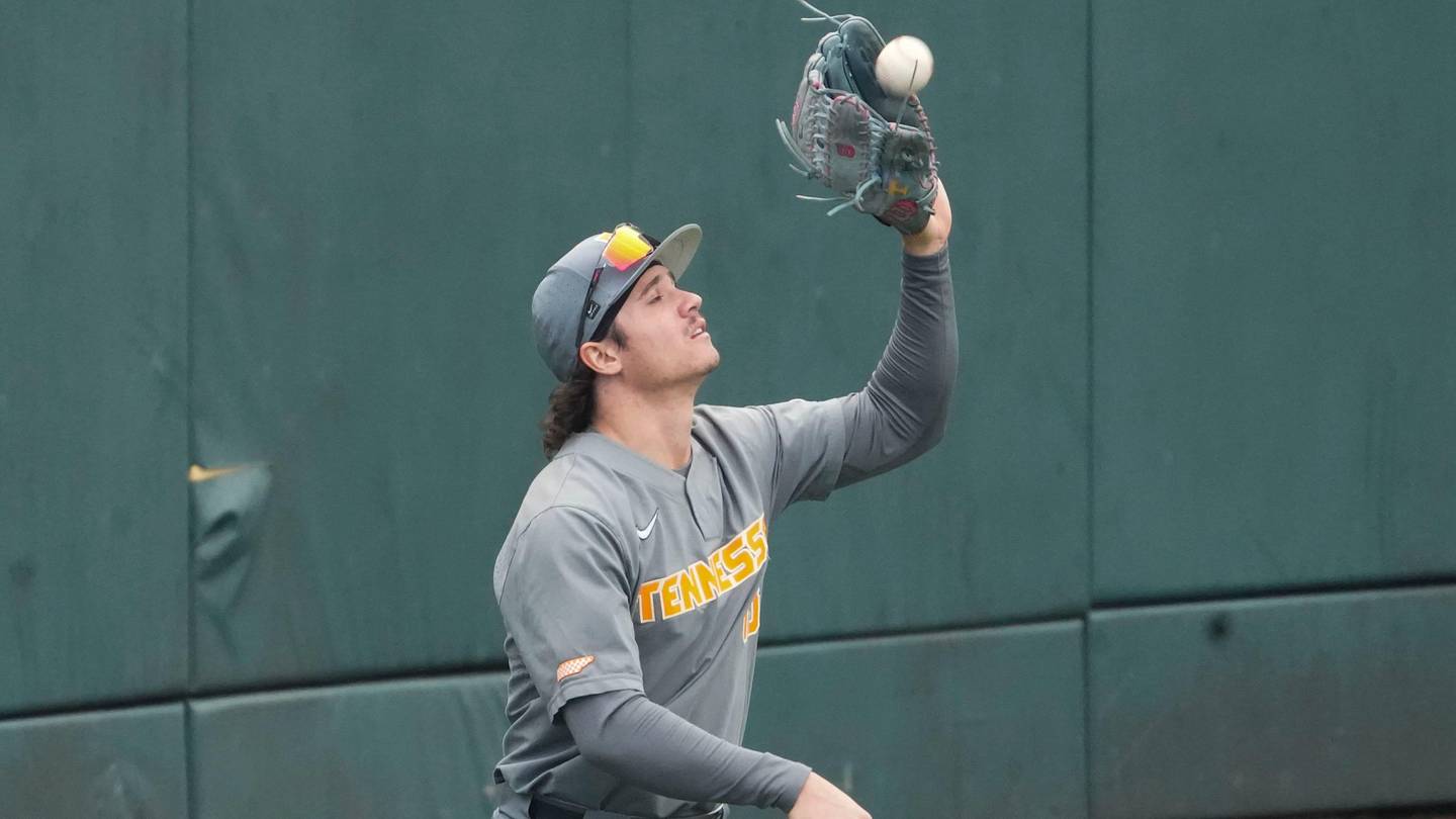 Tennessee Baseball Season Comes to an End in Chapel Hill Regional