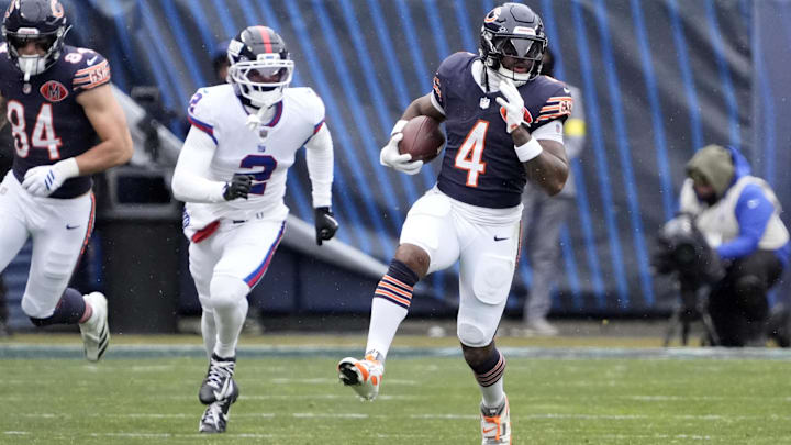 D'Andre Swift breaks into the clear, looking healthier in an 80-yard rushing effort during the Bears' 24-20 win.