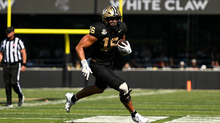 Oct 18, 2025; Nashville, Tennessee, USA; Vanderbilt Commodores tight end Cole Spence (16) runs with the ball after a made catch against the Louisiana State Tigers during the first half at FirstBank Stadium. Mandatory Credit: Steve Roberts-Imagn Images Oct 18, 2025; Nashville, Tennessee, USA; Vanderbilt Commodores tight end Cole Spence (16) runs with the ball after a made catch against the Louisiana State Tigers during the first half at FirstBank Stadium. Mandatory Credit: Steve Roberts-Imagn Images