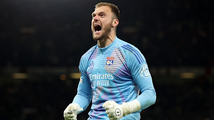 Lucas Perri trocará o Lyon pelo Leeds United Lucas Perri trocará o Lyon pelo Leeds United