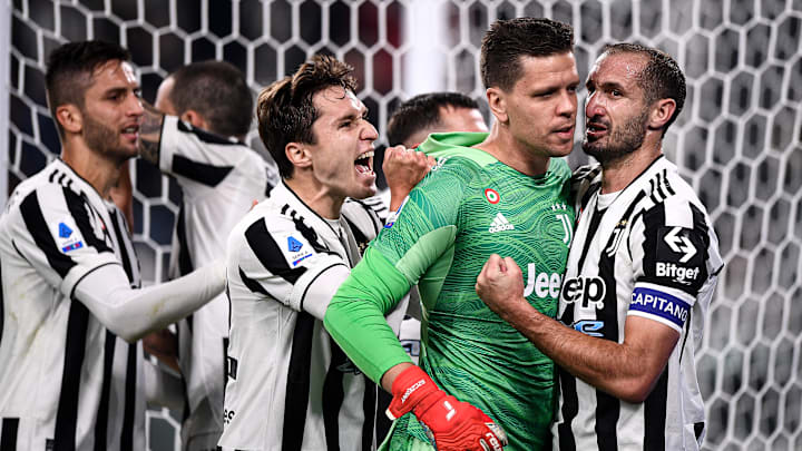 I bianconeri festeggiano il rigore parato da Szczesny