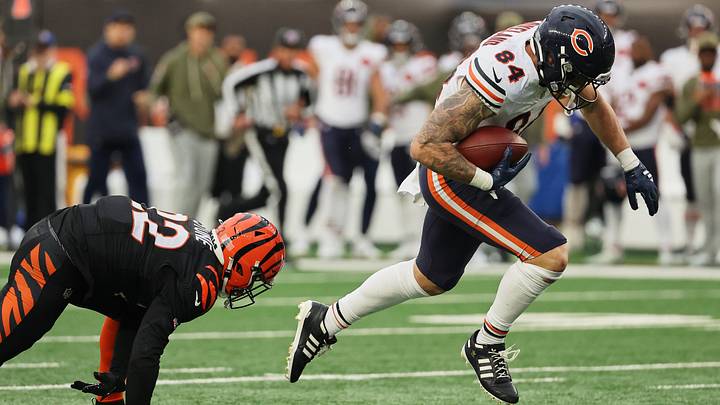 Nov 2, 2025; Cincinnati, Ohio, USA; Chicago Bears tight end Colston Loveland (84) runs with the ball for a 58-yard touchdown play against Cincinnati Bengals safety Jordan Battle (27) during the fourth quarter at Paycor Stadium. Mandatory Credit: Joseph Maiorana-Imagn Images Nov 2, 2025; Cincinnati, Ohio, USA; Chicago Bears tight end Colston Loveland (84) runs with the ball for a 58-yard touchdown play against Cincinnati Bengals safety Jordan Battle (27) during the fourth quarter at Paycor Stadium. Mandatory Credit: Joseph Maiorana-Imagn Images