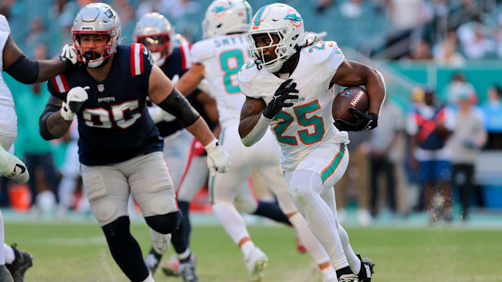 Miami Dolphins running back Jaylen Wright (25) runs with the football against the New England Patriots during the fourth quarter at Hard Rock Stadium. Miami Dolphins running back Jaylen Wright (25) runs with the football against the New England Patriots during the fourth quarter at Hard Rock Stadium.