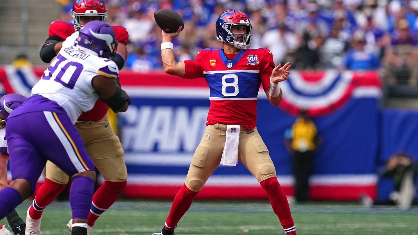 Giants fans are completely done with Daniel Jones after one half