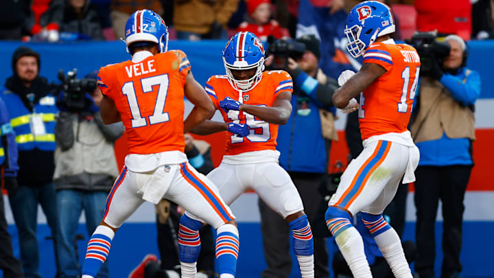 Denver Broncos, Devaughn Vele