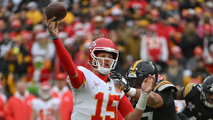 Dec 25, 2024; Pittsburgh, Pennsylvania, USA; Kansas City Chiefs quarterback Patrick Mahomes (15) throws a pass while being pressured by Pittsburgh Steelers defensive tackle Cameron Heyward (97) during the first quarter at Acrisure Stadium. Mandatory Credit: Barry Reeger-Imagn Images Dec 25, 2024; Pittsburgh, Pennsylvania, USA; Kansas City Chiefs quarterback Patrick Mahomes (15) throws a pass while being pressured by Pittsburgh Steelers defensive tackle Cameron Heyward (97) during the first quarter at Acrisure Stadium. Mandatory Credit: Barry Reeger-Imagn Images