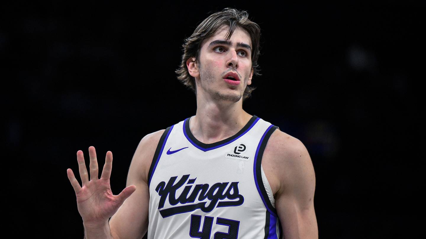 Maxime Raynaud's development has a higher position priority than Kings' center