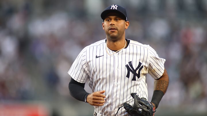 Aaron Hicks fue enviado a la banca de los Yankees