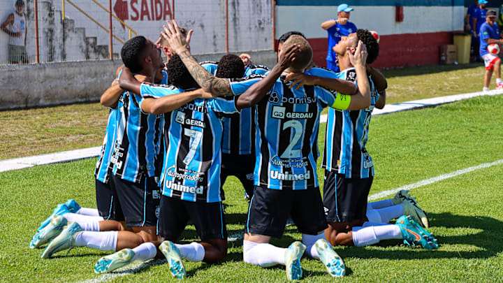 Tricolot goleou na estreia por 4 a 0