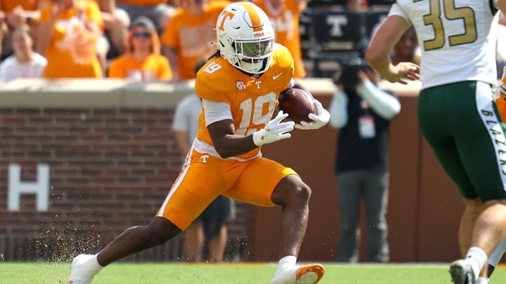 Sep 20, 2025; Knoxville, Tennessee, USA; Tennessee Volunteers running back Daune Morris (19) runs the ball against the UAB Blazers during the second half at Neyland Stadium. Mandatory Credit: Randy Sartin-Imagn Images Sep 20, 2025; Knoxville, Tennessee, USA; Tennessee Volunteers running back Daune Morris (19) runs the ball against the UAB Blazers during the second half at Neyland Stadium. Mandatory Credit: Randy Sartin-Imagn Images