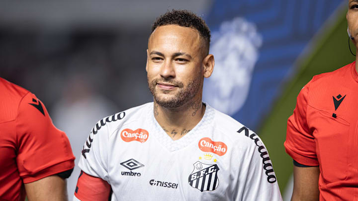 Neymar se diz ‘em casa’ após renovação com o Santos