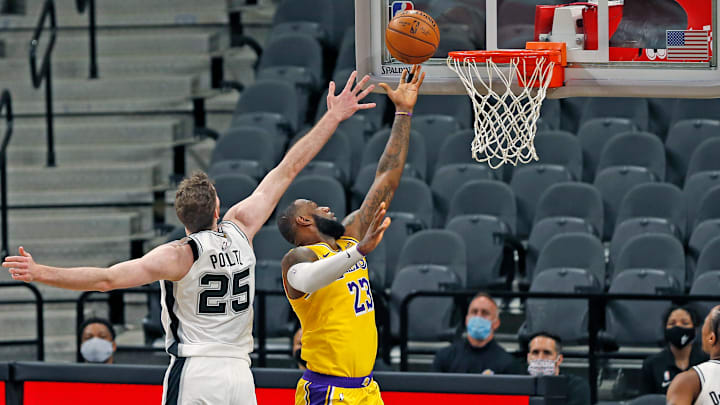 Lakers y Spurs jugarán este jueves