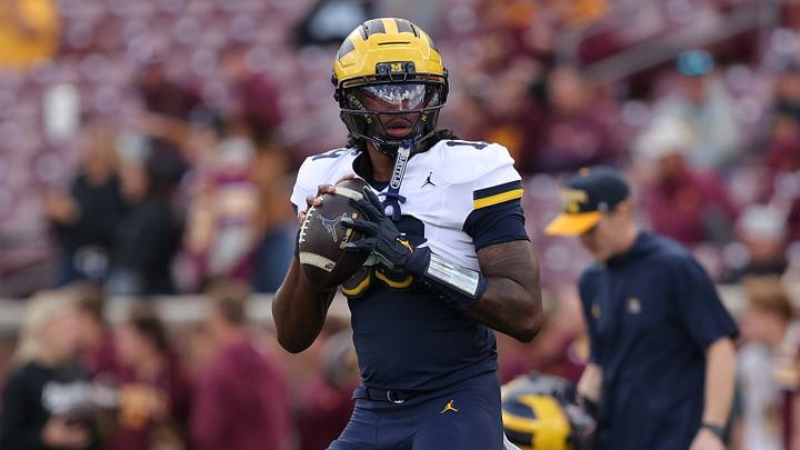 COLLEGE FOOTBALL: OCT 03 Michigan at Minnesota COLLEGE FOOTBALL: OCT 03 Michigan at Minnesota