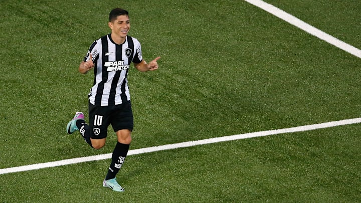 Savarino vem somando boas atuações pelo Botafogo.